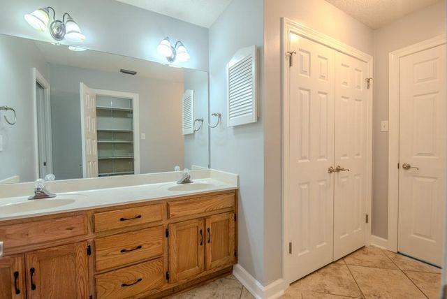 1171 Newbury E Lane, Mobile, AL 36695