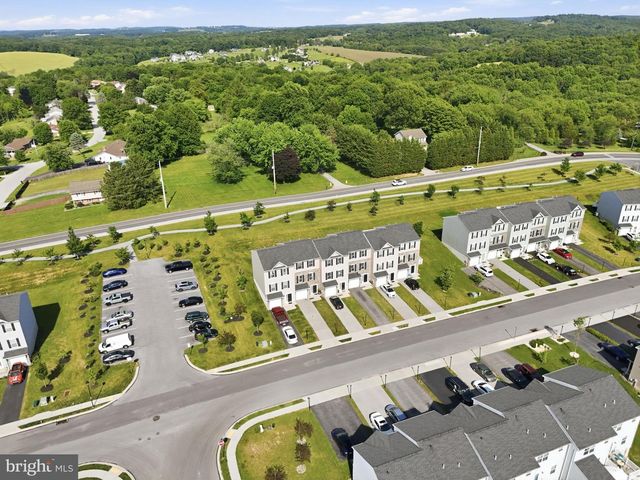 48 HOLSTEIN DR, Hanover, PA 17331