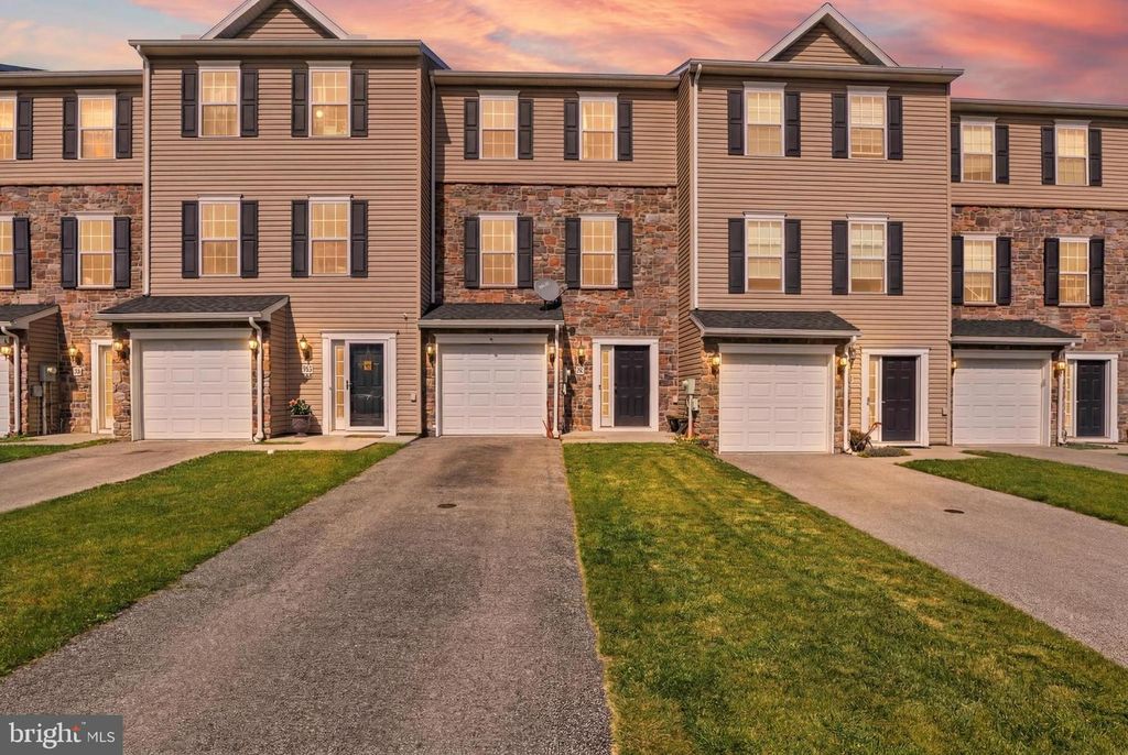 48 HOLSTEIN DR, Hanover, PA 17331