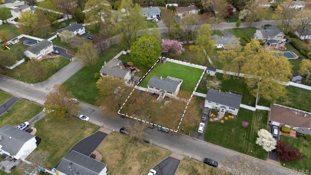 27 Pheasant Drive, Commack, NY 11725