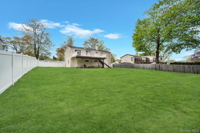 27 Pheasant Drive, Commack, NY 11725