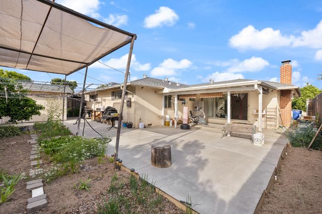 4683 N Angus Street, Fresno, CA 93726