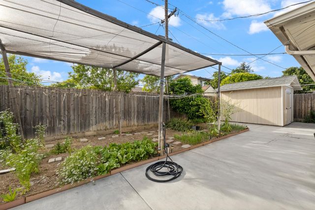 4683 N Angus Street, Fresno, CA 93726