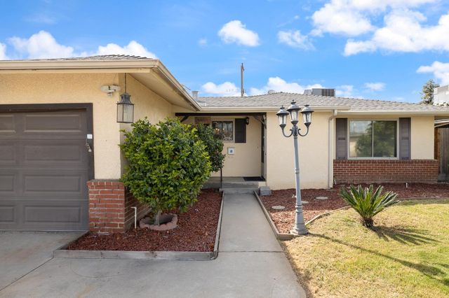 4683 N Angus Street, Fresno, CA 93726