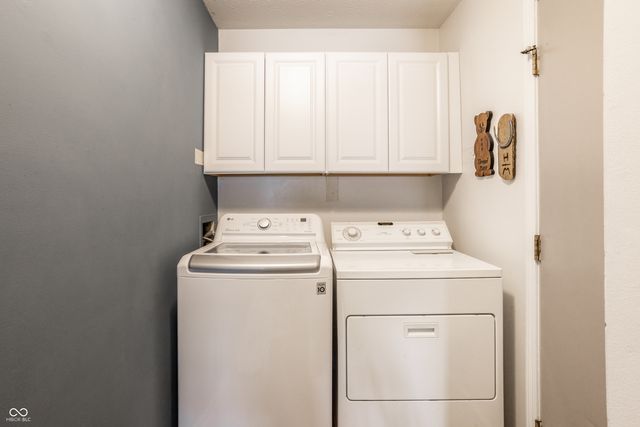 8050 Clearwater Drive, Indianapolis, IN 46256
