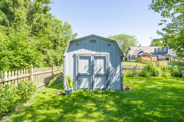 8050 Clearwater Drive, Indianapolis, IN 46256