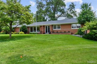 2 Ridgegate Drive, Olivette, MO 63132