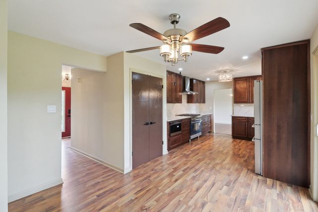 6709 W Menominee Parkway, Palos Heights, IL 60463