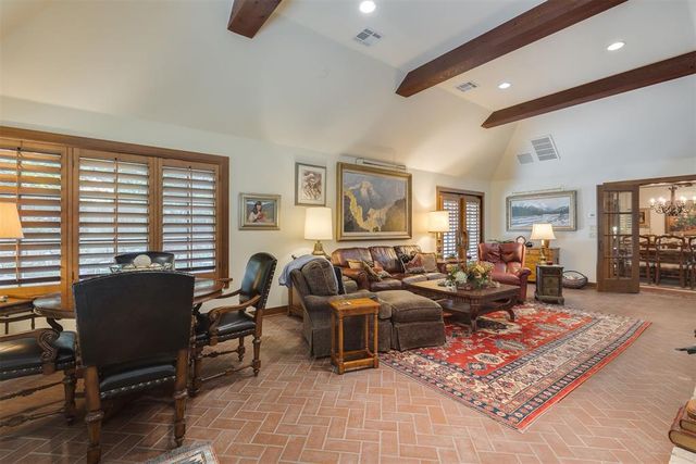 6815 N Country Club Drive, Oklahoma City, OK 73116