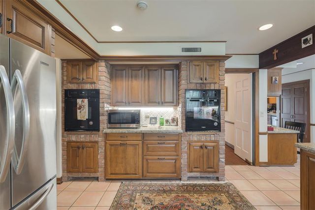 6815 N Country Club Drive, Oklahoma City, OK 73116