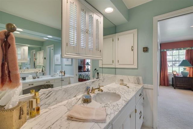 6815 N Country Club Drive, Oklahoma City, OK 73116