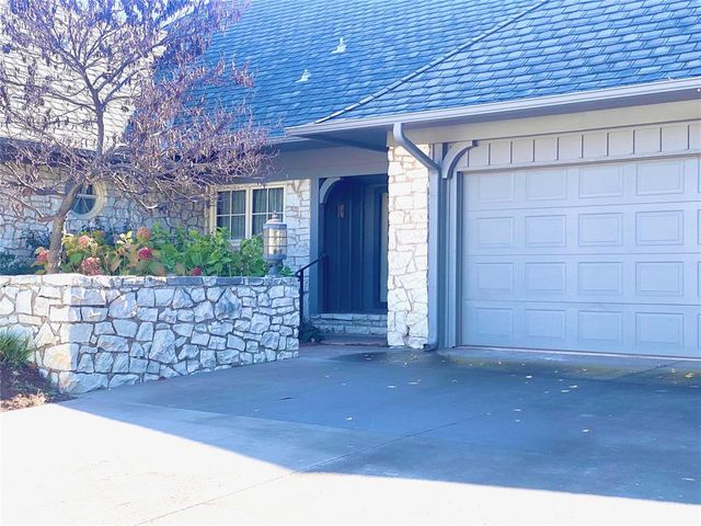 6815 N Country Club Drive, Oklahoma City, OK 73116