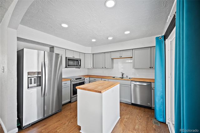 2245 Ivanhoe Drive, Colorado Springs, CO 80911