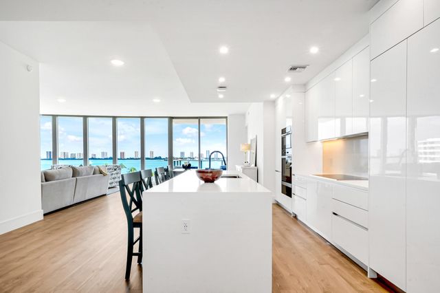 220 Lake Shore Drive 502, Lake Park, FL 33403