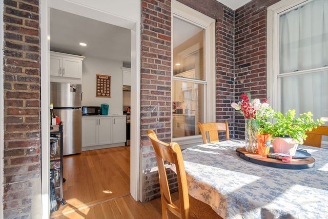 564 E 5th St, Boston, MA 02127