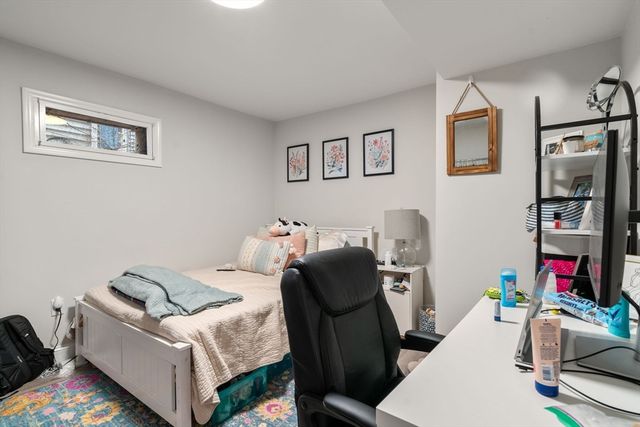 564 E 5th St, Boston, MA 02127