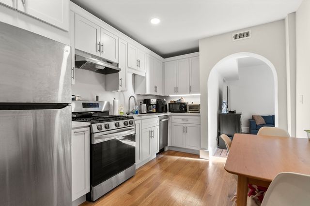 564 E 5th St, Boston, MA 02127