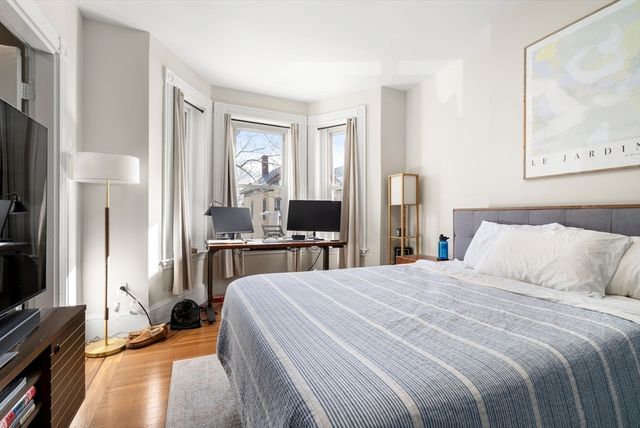 564 E 5th St, Boston, MA 02127