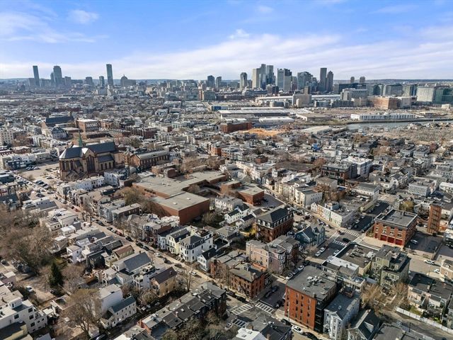 564 E 5th St, Boston, MA 02127