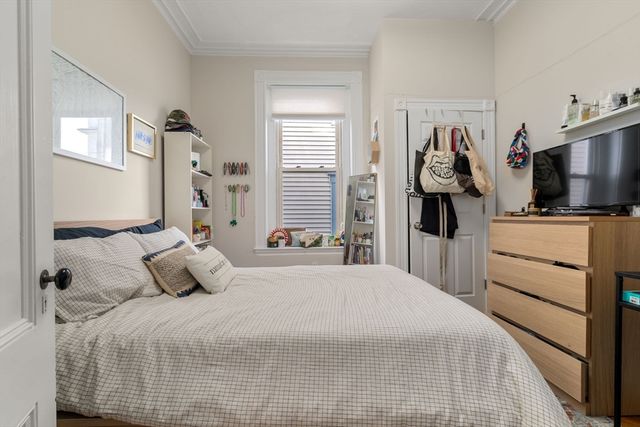 564 E 5th St, Boston, MA 02127