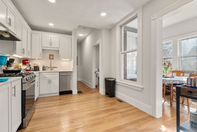 564 E 5th St, Boston, MA 02127