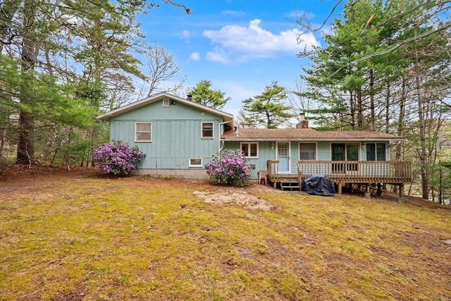 14 Lakewood Dr, Mashpee, MA 02649