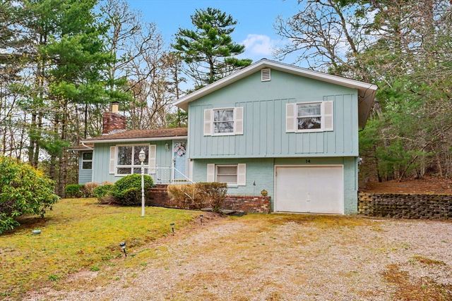 14 Lakewood Dr, Mashpee, MA 02649