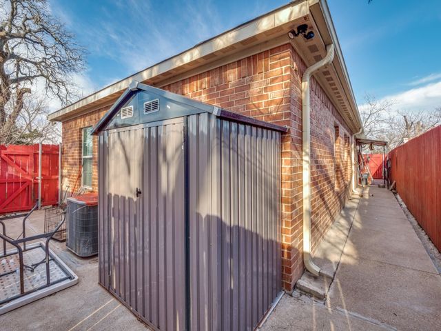 2410 Carleta Street, Dallas, TX 75253