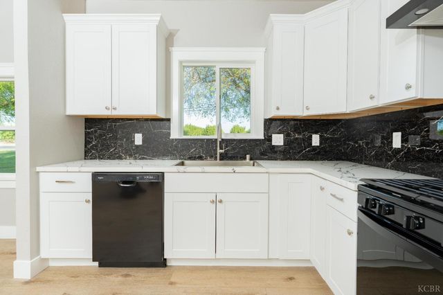 7380 14th Avenue, Hanford, CA 93230