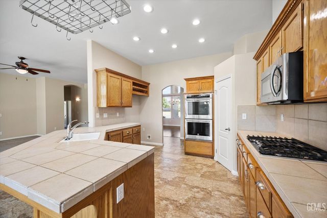 9107 Bridget Leigh Way, Bakersfield, CA 93312
