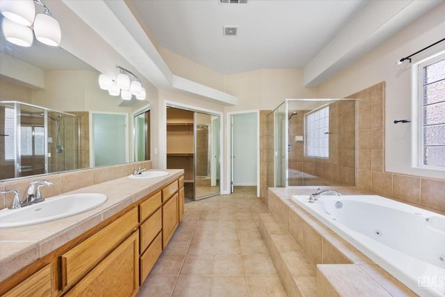 9107 Bridget Leigh Way, Bakersfield, CA 93312