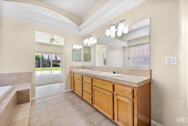 9107 Bridget Leigh Way, Bakersfield, CA 93312