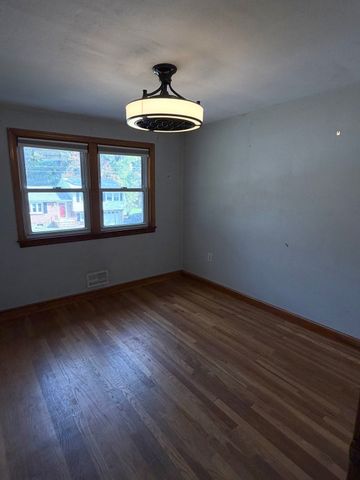114 Chickering Rd, Dedham, MA 02026