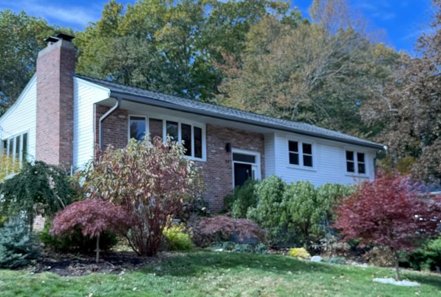 114 Chickering Rd, Dedham, MA 02026