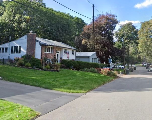 114 Chickering Rd, Dedham, MA 02026