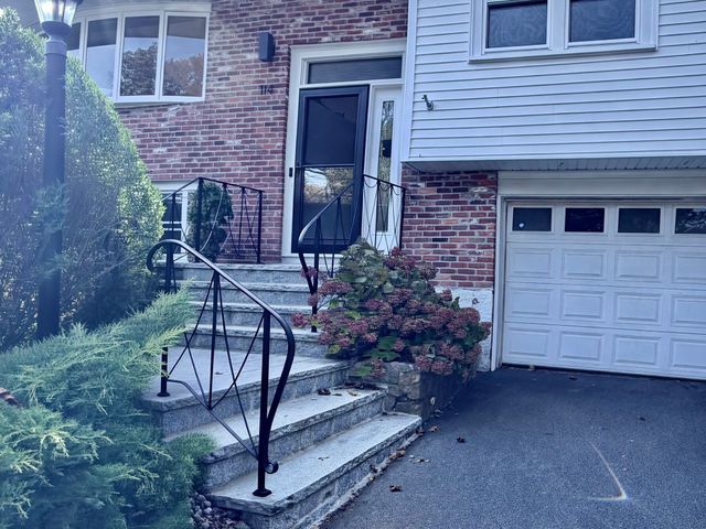 114 Chickering Rd, Dedham, MA 02026