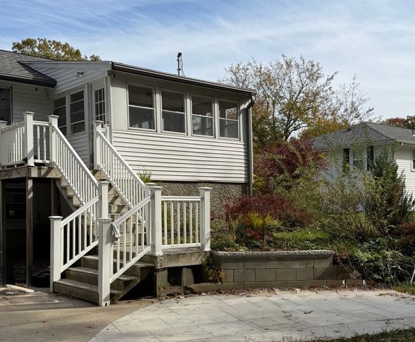 114 Chickering Rd, Dedham, MA 02026