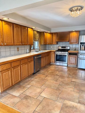 114 Chickering Rd, Dedham, MA 02026