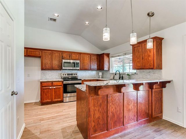 16104 Cantera Creek Drive, Edmond, OK 73013
