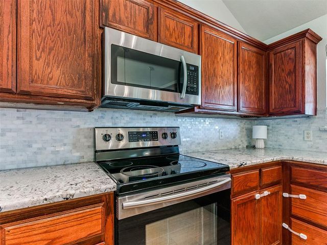16104 Cantera Creek Drive, Edmond, OK 73013