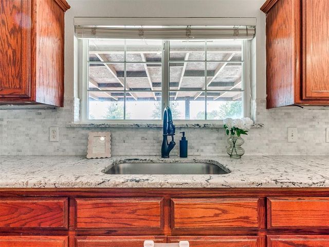 16104 Cantera Creek Drive, Edmond, OK 73013