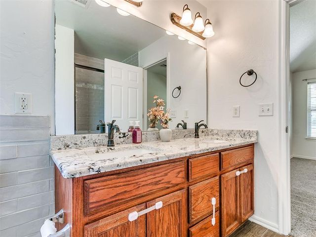 16104 Cantera Creek Drive, Edmond, OK 73013