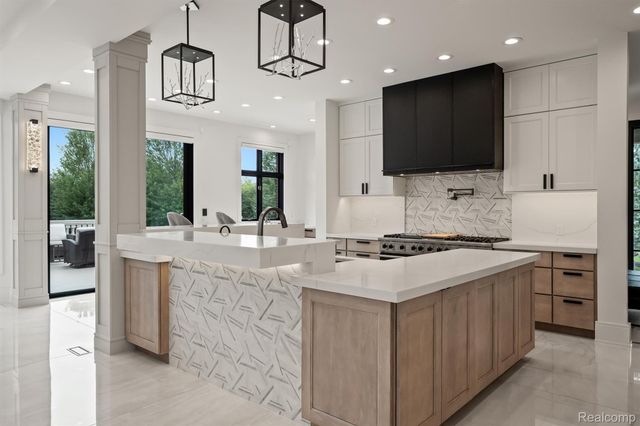 21165 Bridle Run, Novi, MI 48167