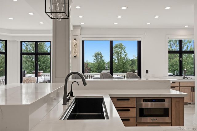21165 Bridle Run, Novi, MI 48167