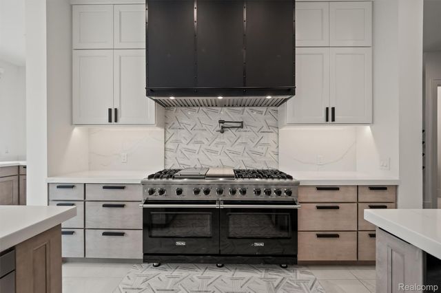 21165 Bridle Run, Novi, MI 48167