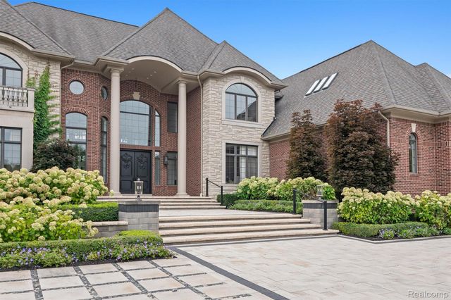 21165 Bridle Run, Novi, MI 48167