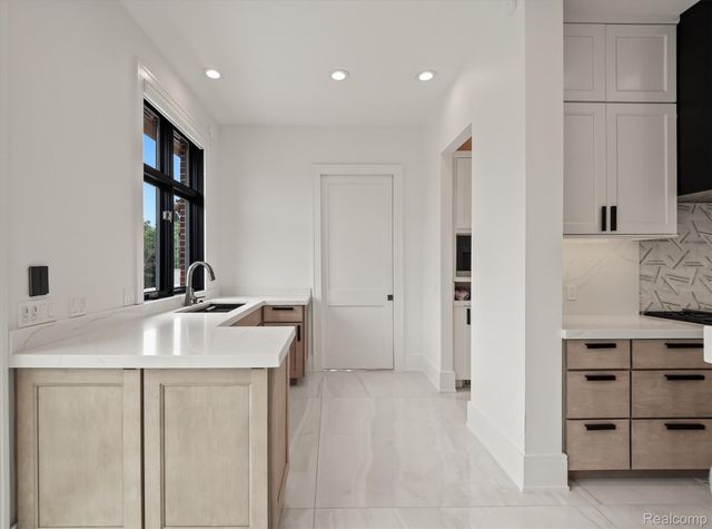 21165 Bridle Run, Novi, MI 48167