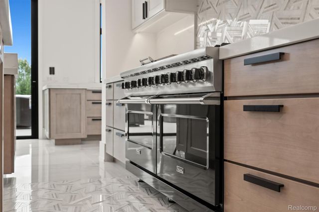 21165 Bridle Run, Novi, MI 48167