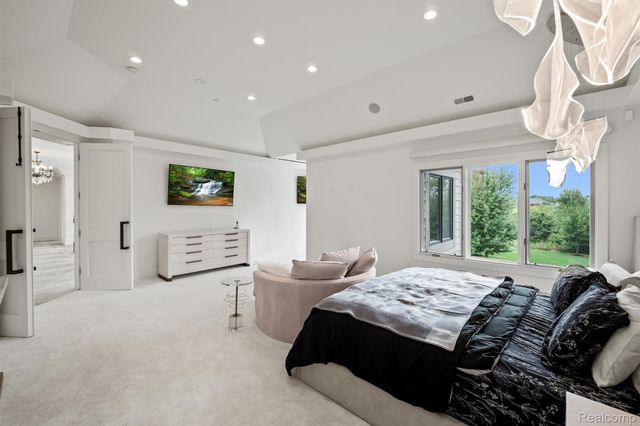 21165 Bridle Run, Novi, MI 48167