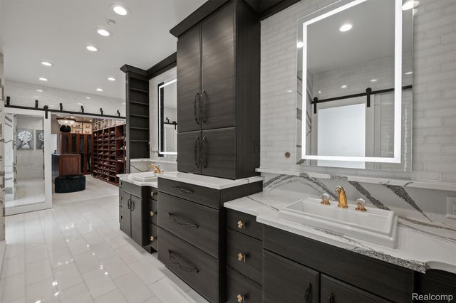 21165 Bridle Run, Novi, MI 48167